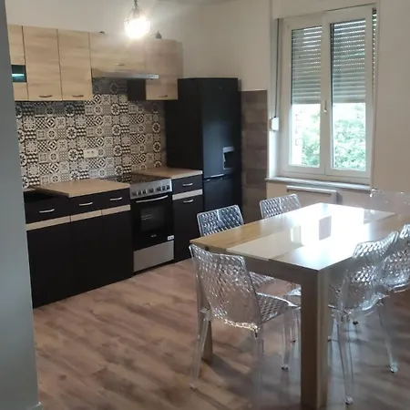 F2 Alyssa Apartment